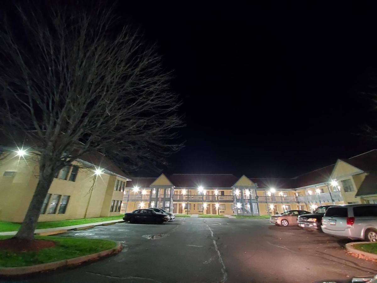 Travel Inn Motel Hartford Esterno foto