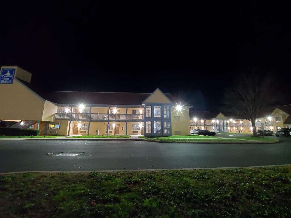 Travel Inn Motel Hartford Esterno foto