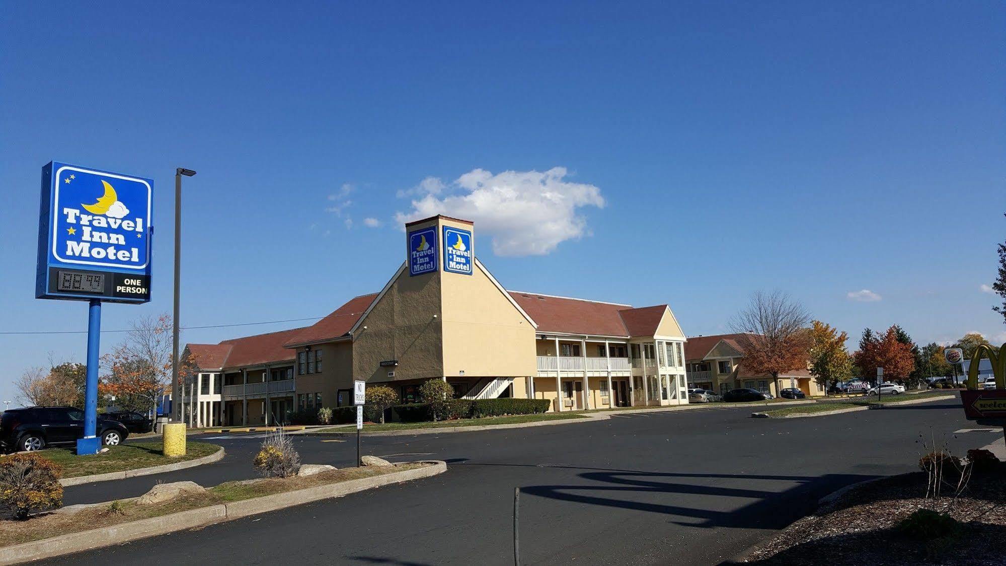 Travel Inn Motel Hartford Esterno foto