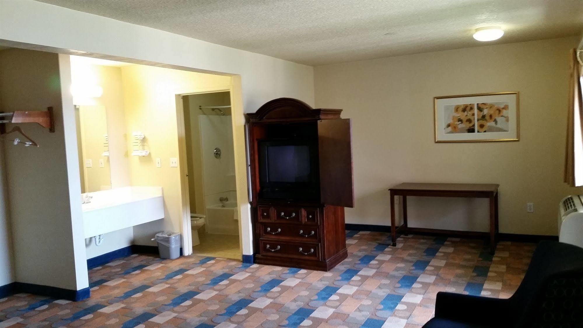 Travel Inn Motel Hartford Esterno foto