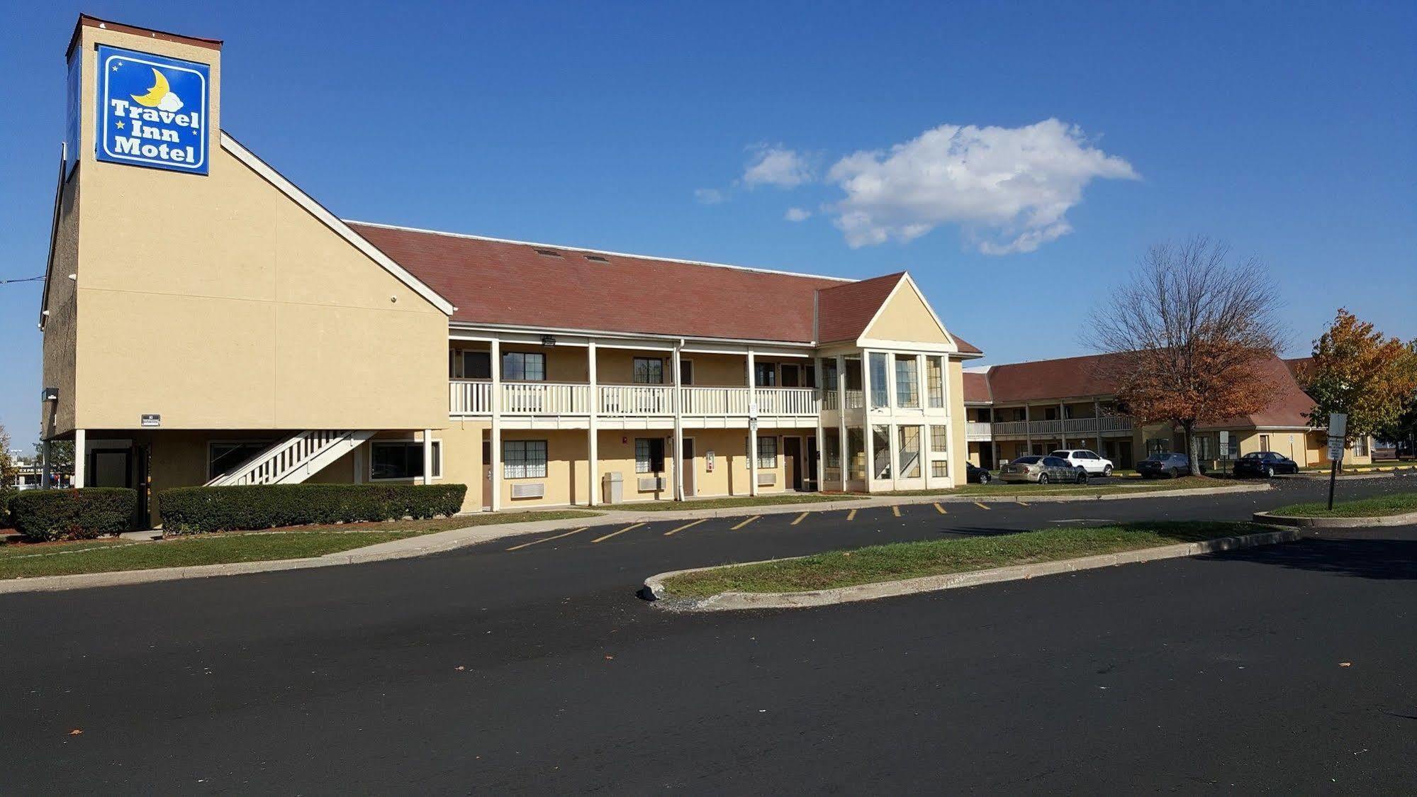 Travel Inn Motel Hartford Esterno foto